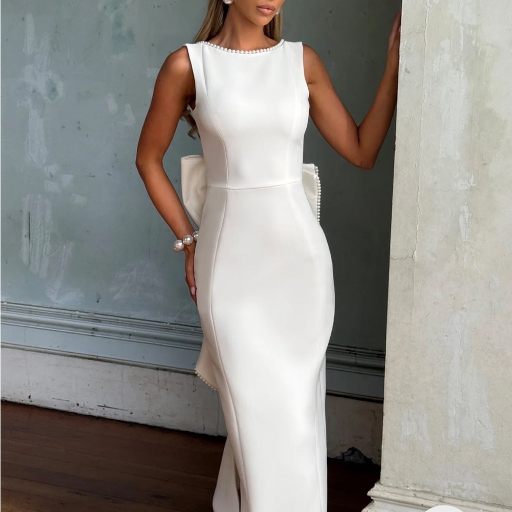 Diana Ferrari Ivory Sleeveless Wedding Dress